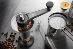 Gefu Lorenzo Koffiemolen Kunststof Zwart 6 Gefu Lorenzo Koffiemolen Kunststof Zwart -Best Drankjes Winkel 16332 gefu kaffeemuehle lorenzo schwarz 02 600x600 1