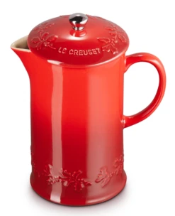 Le Creuset Holly Collectie Cafetière 800 Ml Aardewerk Kersrood -Best Drankjes Winkel lc 20200612 zs ps fs 60706080601503 003