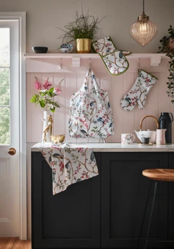 Ulster Weavers Oriental Birds Theemuts Katoen Crème -Best Drankjes Winkel oriental birds main klein 3