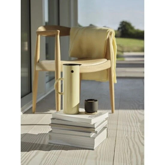 Stelton EM77 Classic Thermoskan 1 Liter Kunststof Mellow Yellow 4 Stelton EM77 Classic Thermoskan 1 Liter Kunststof Mellow Yellow - Afbeelding 2