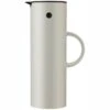 Stelton EM77 Classic Thermoskan 1 Liter Kunststof Sand 2 Stelton EM77 Classic Thermoskan 1 Liter Kunststof Sand -Best Drankjes Winkel stelton em77 classic thermoskan 1 liter kunststof sand
